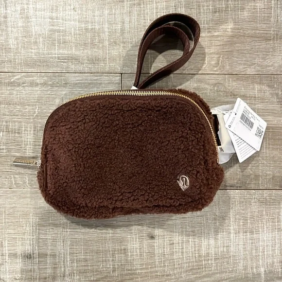 Lululemon NWT Everywhere Fleece Belt Bag brown with gold hardware - Picture 1 of 6